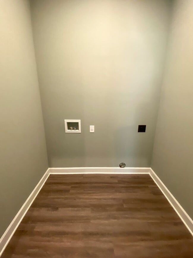 Building Photo - 3 bedroom, 2.5 bath, Built in 2022, close ...
