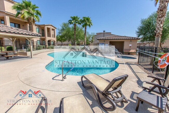 Building Photo - 2821 S Skyline Dr