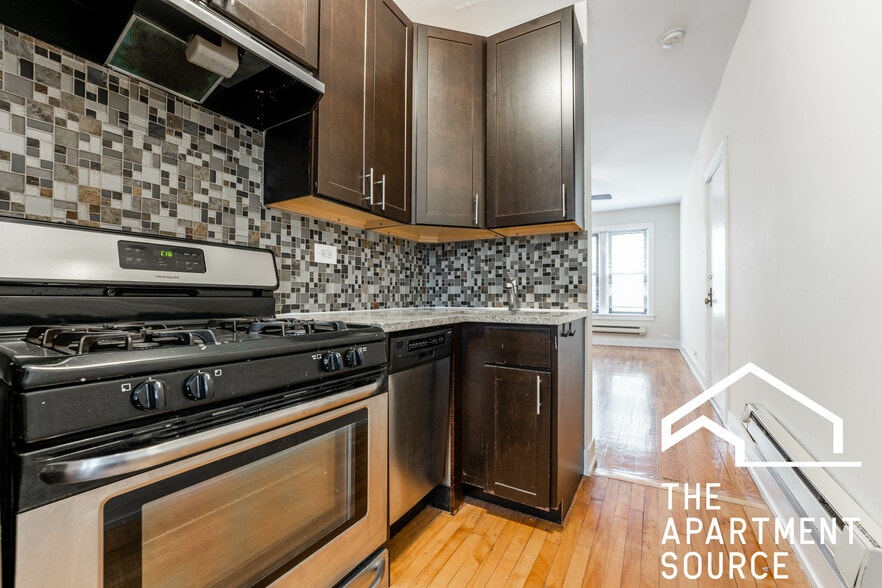 Building Photo - 613 W Melrose St