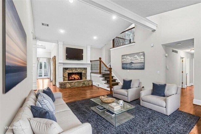 Building Photo - 2420 Castle Ln NE