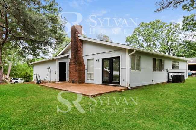 Building Photo - Discover Spacious Comfort & Fun