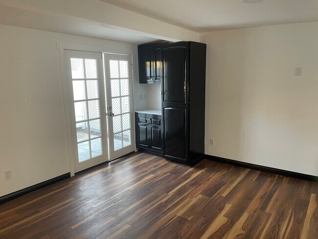 Building Photo - 407 Naranja Dr