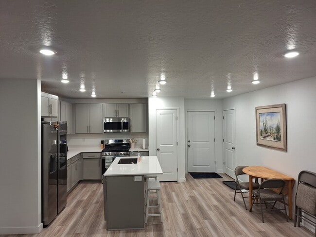 Building Photo - 2058 Sawmill Blvd