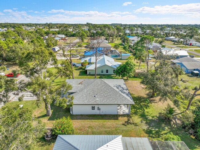 Building Photo - 6607 Deland Ave