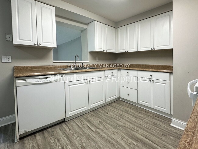 Building Photo - 455 W Clermont Dr