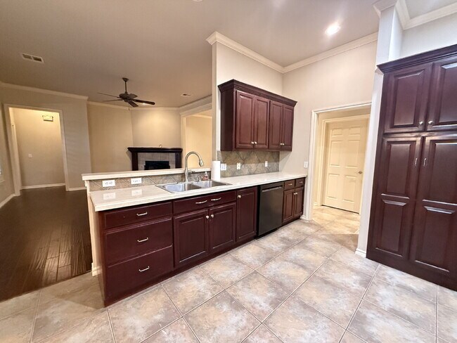 Building Photo - 4-bedroom property in a fantastic North Edmond