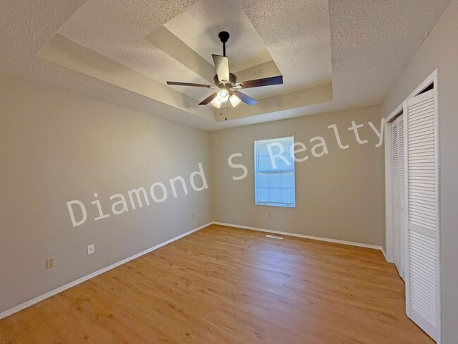 Building Photo - Charming and Clean 3 Bedroom House Available - South Springfield