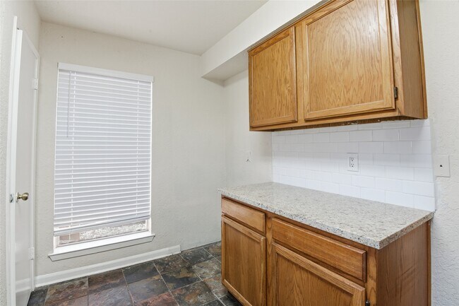 Building Photo - 4922 Temple Bell Dr