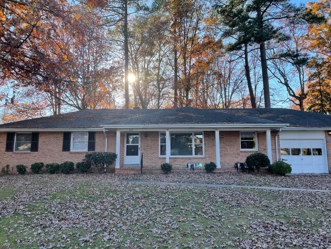 Building Photo - 202 Norwood Dr