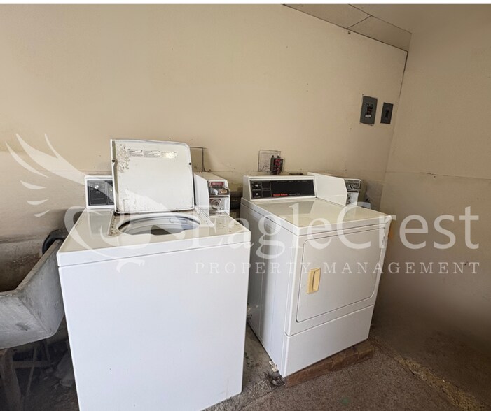 Building Photo - Roseville Lane Apartments