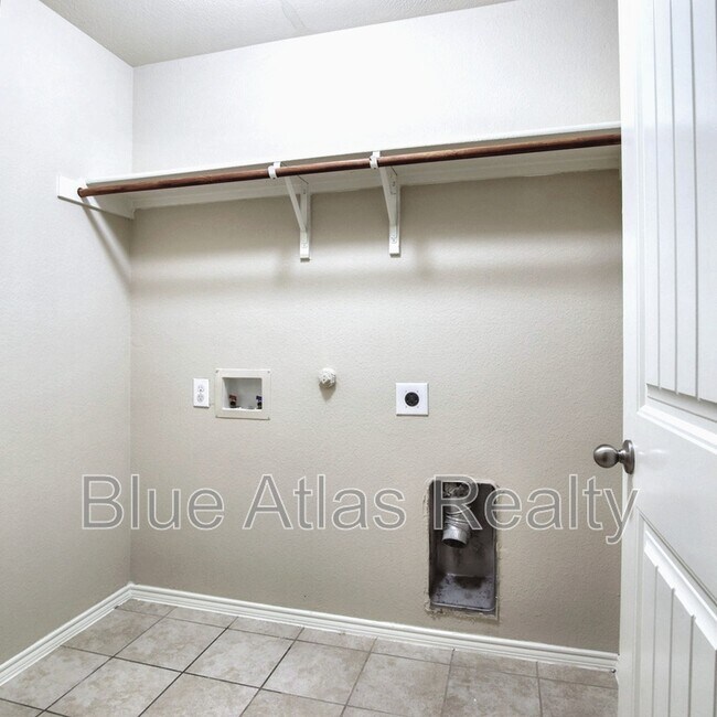 Building Photo - 1340 Levi Ln