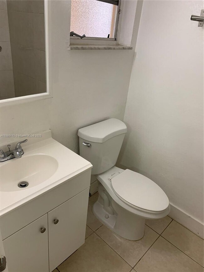 Building Photo - 8820 Fontainebleau Blvd