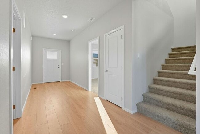 Building Photo - Spacious 4-Bedroom Home with Loft, 3 Baths & 3-Car Garage