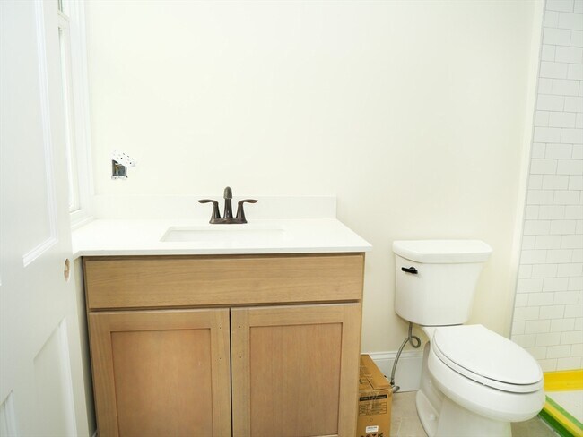 Building Photo - 261 W Newton St