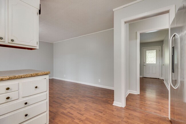 Building Photo - Spacious 3-Bedroom Home with Finished Basement and Scenic Views in Colonial Heights