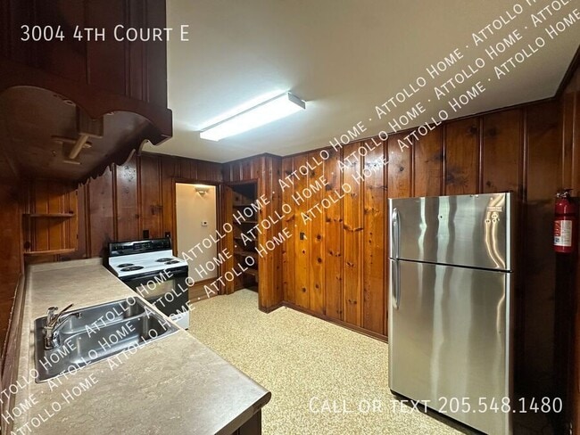 Building Photo - 3004 4th Ct E