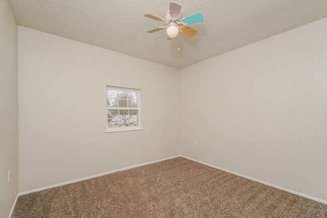 Building Photo - Recently updated-4 Bedroom house located about 11  miles from Randolph Air Force Base