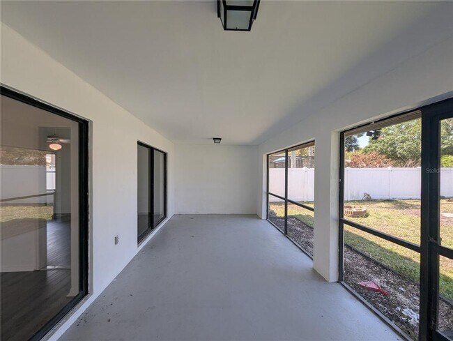 Building Photo - 11322 Torrey Pines Dr