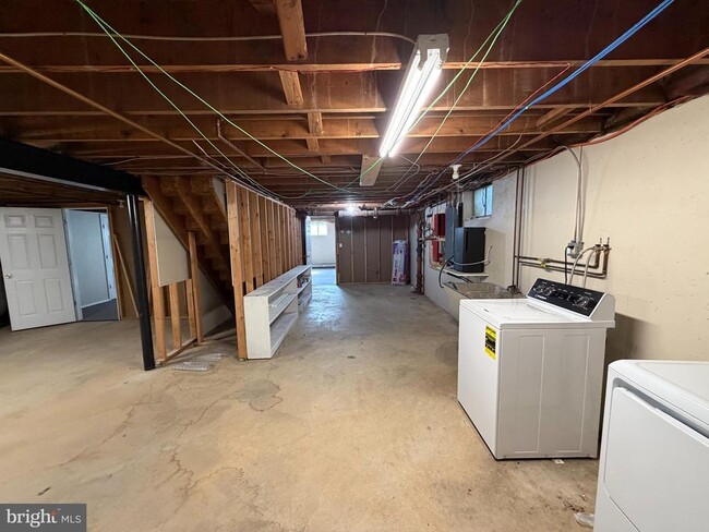 Building Photo - 319 Meetinghouse Ln