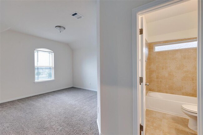 Building Photo - 6533 Leonardo Cove