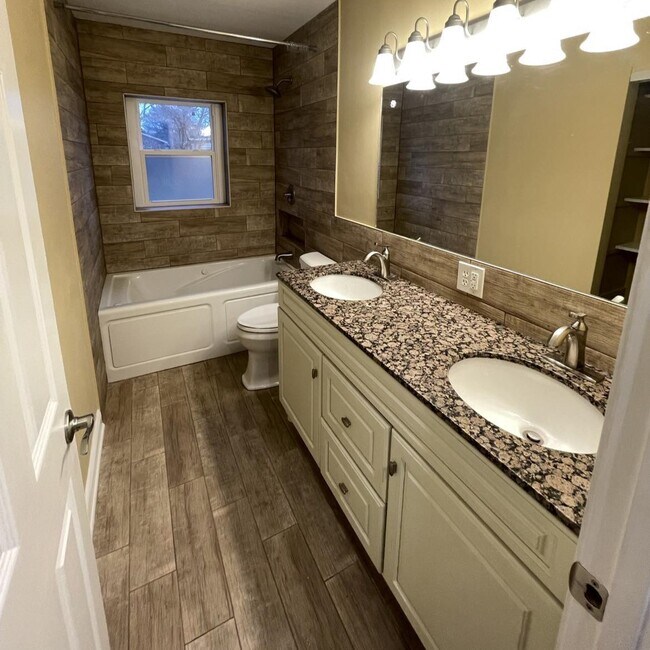 Building Photo - 348 Hermitage Dr