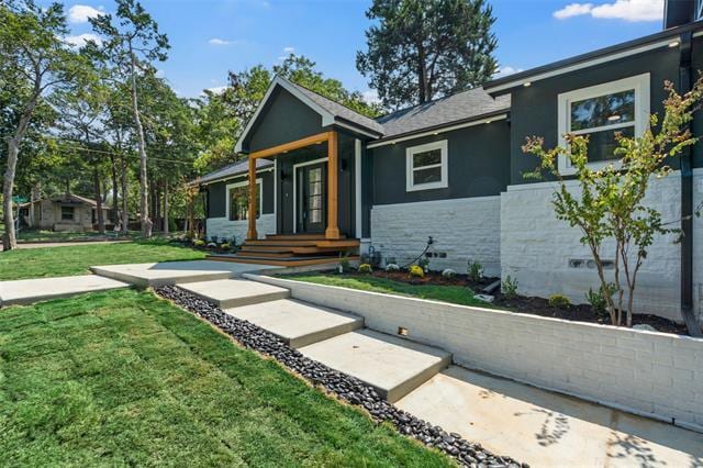 Building Photo - 1503 E Lakeview Dr