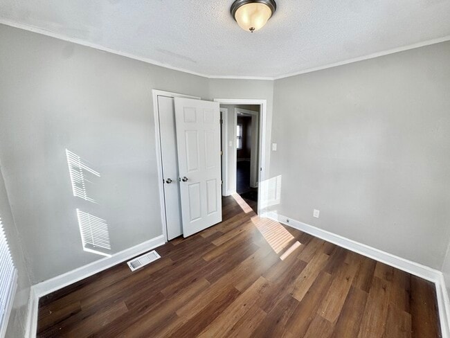 Building Photo - 2071 Hubert Ave