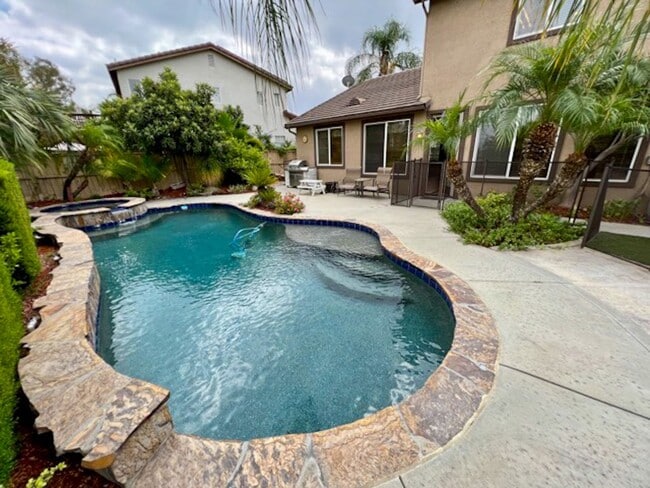 Building Photo - Beautiful Corona Pool Home with 4 bedroom ...