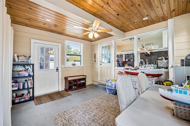 Building Photo - 2709 Upton St S