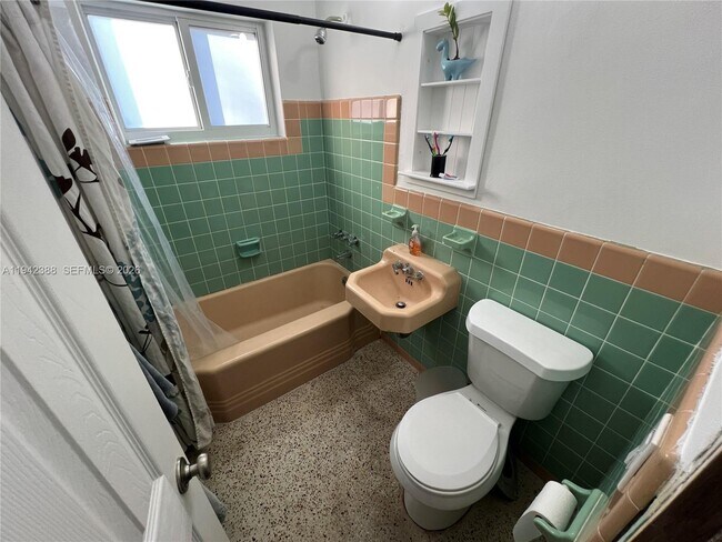 Building Photo - 8801 SW 42nd St