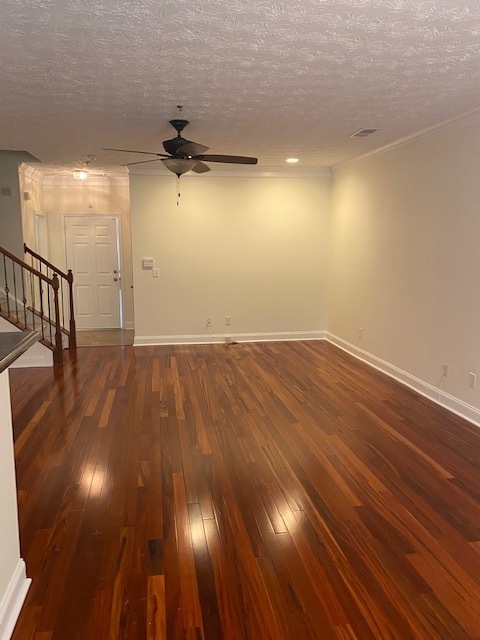 Building Photo - Very Nicely Renovated townhome in the Cony...
