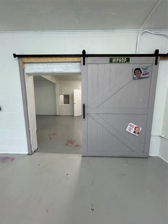 Building Photo - 1804 N Main St