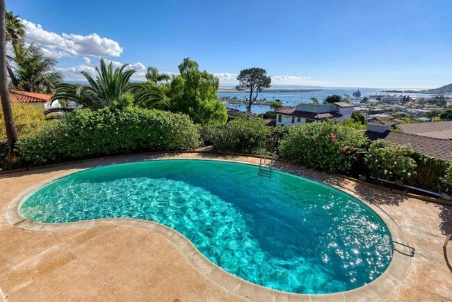 Building Photo - 3125 Qualtrough St