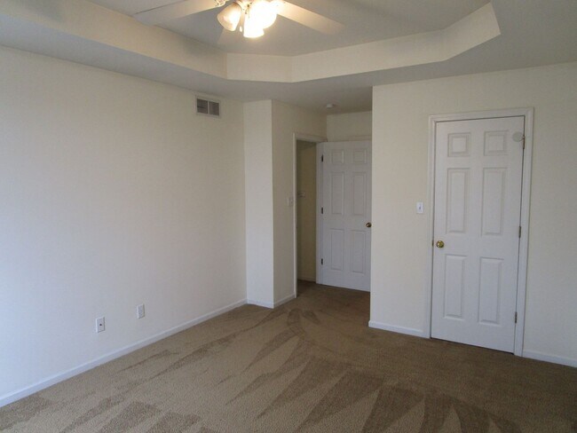 Building Photo - 5004-5006-5006 Betty Jean Way