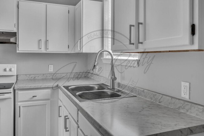 Building Photo - Updated Two Bedroom Ranch w/ Special!