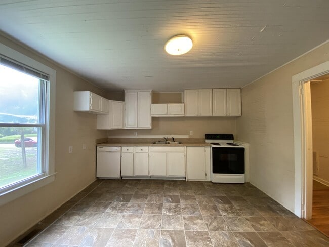 Building Photo - 1807 House Ave
