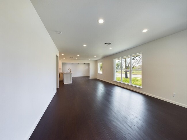 Building Photo - 2231 Latexo Dr