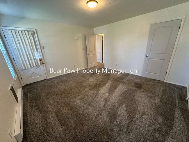 Building Photo - 30791 Hilltop Dr