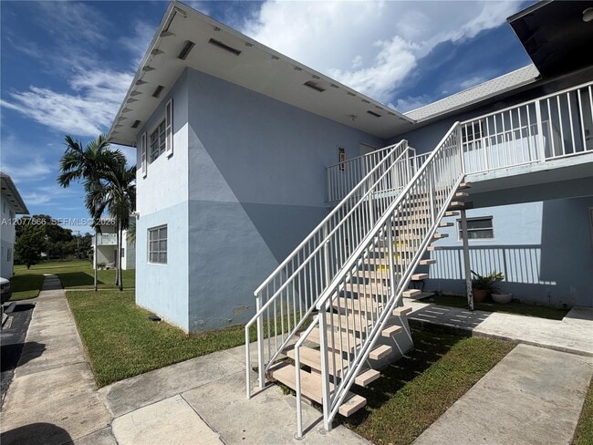 Building Photo - 7590 SW 82nd St