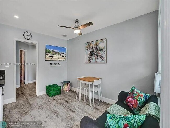 Building Photo - 1500 NE 4th St