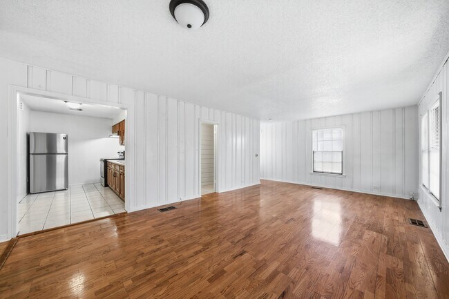 Building Photo - 4020 Maple Ave