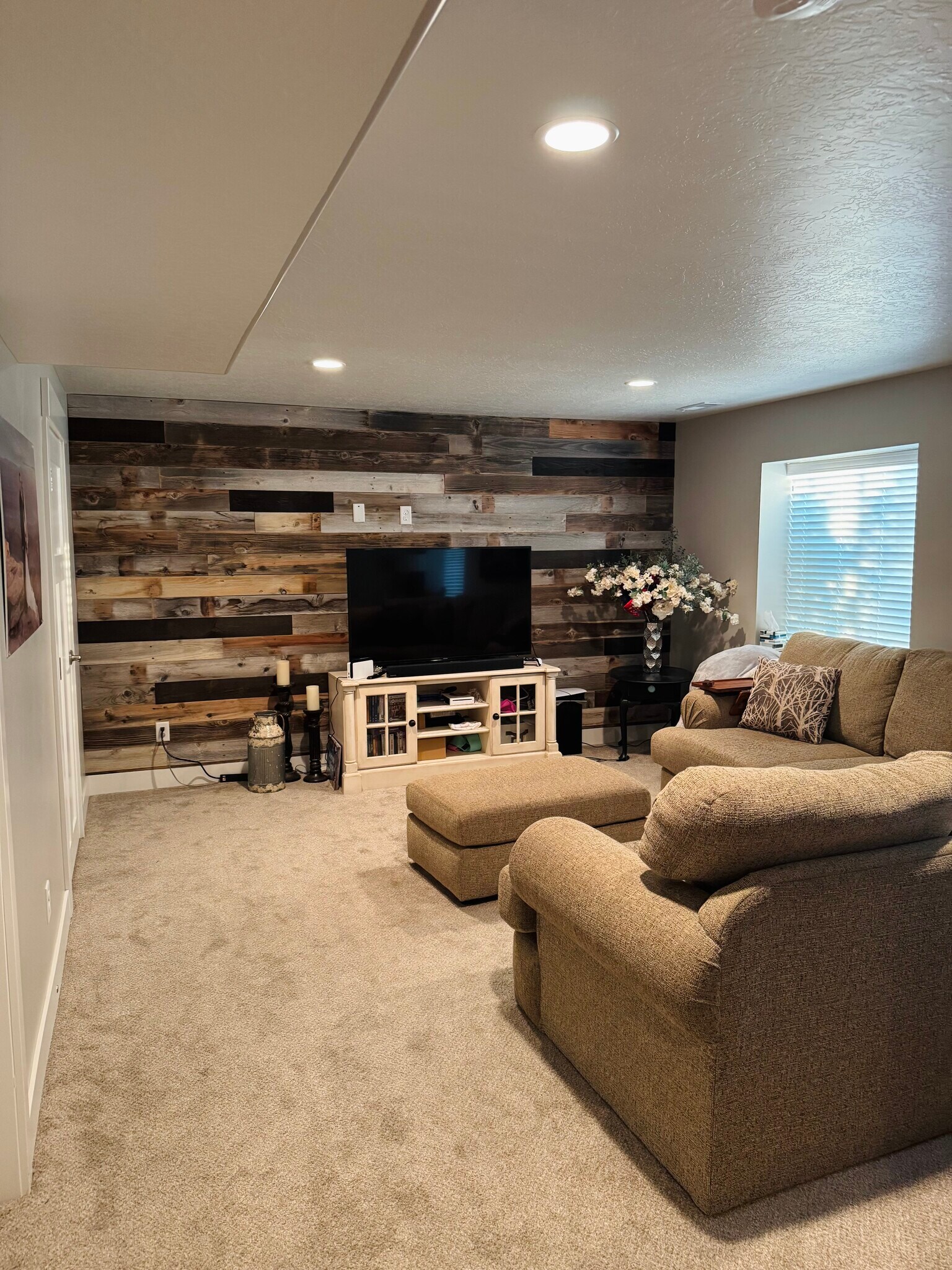 Building Photo - 758 S Aspen Way