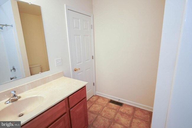 Building Photo - 403 Parkview Ct