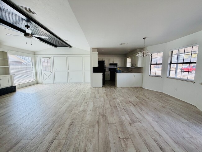 Building Photo - 1204 NE 6th St