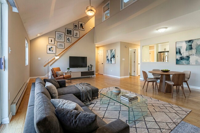 Building Photo - 187 Lovers Ln