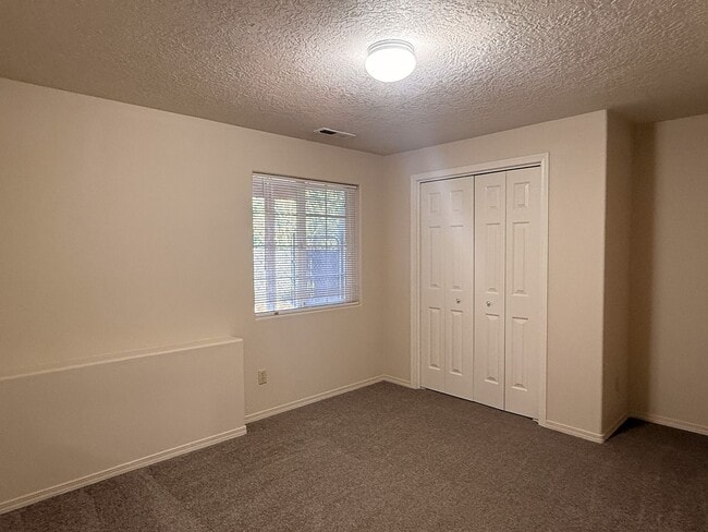 Building Photo - 3200 Lorian Ln SE