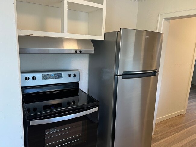 Building Photo - Updated 3 bedroom 1 bathroom house! MOVE I...