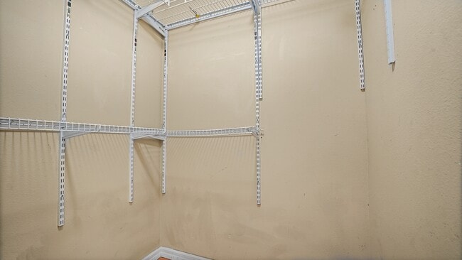 Building Photo - 820 Westbrook Terrace