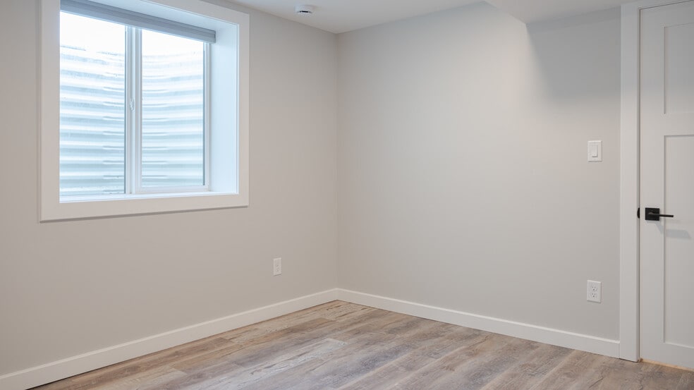 Building Photo - 3250 Midway Ave