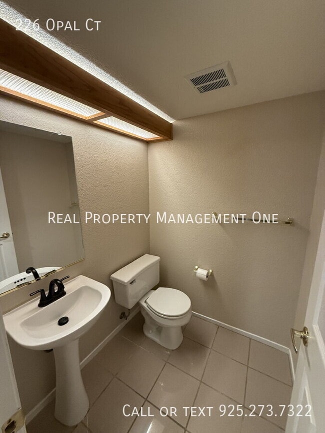 Building Photo - 226 Opal Ct
